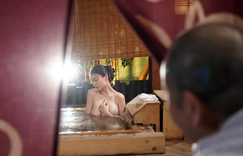 Vợ của con trai bị bố ông xã nhìn trộm khi đang tắm rồi xoạc đến mang thai